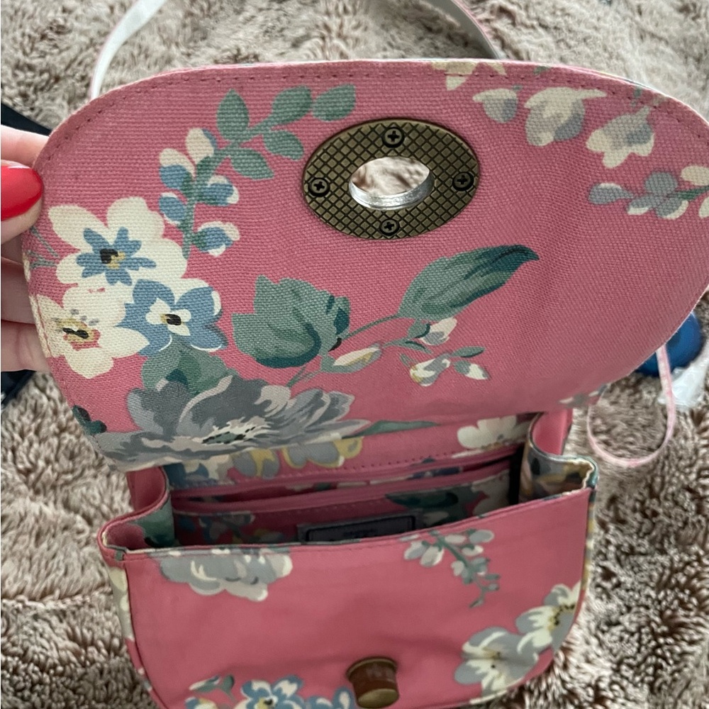 Gorgeous Little purse ! Cath Kidston
Norfolk Rose
Pink Floral...π·πΊπβ€οΈβ‘οΈ - Picture 7 of 8